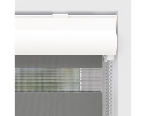 Detailansicht eines Doppelrollos im Fensterrahmen