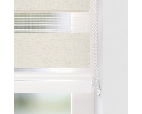 Detailansicht eines Doppelrollos am Fenster mit Bedienkette