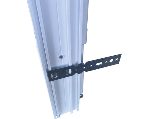 Fensterrahmen mit Befestigungswinkel