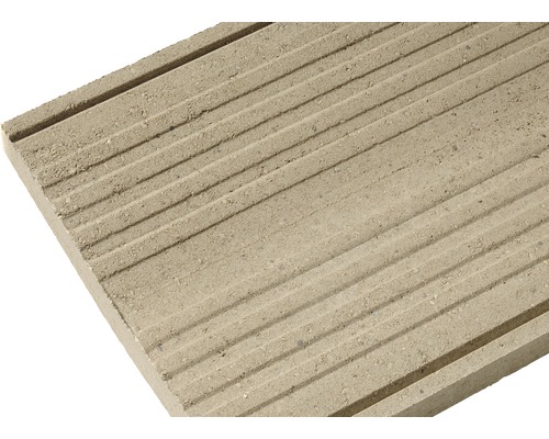 Dalle en béton avec profil rainuré