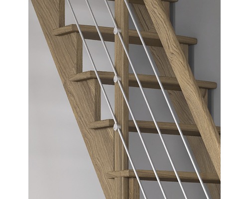 Vue détaillée d''un escalier en bois avec garde-corps en câbles d''acier