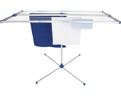 Séchoir à linge sur pied avec linge