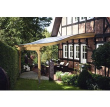 Pergola en bois avec coin salon dans le jardin