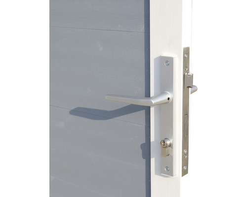 Vue détaillée d''une porte de jardin avec poignée de porte et serrure argentées