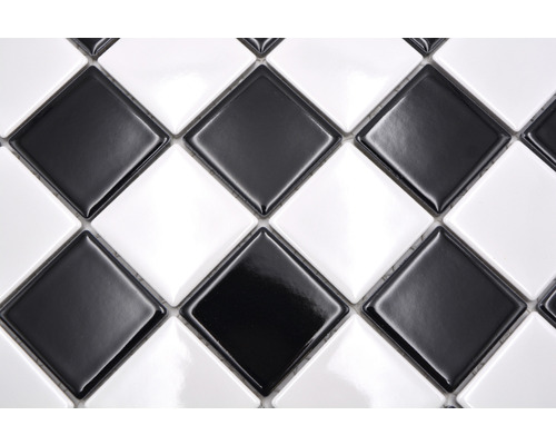 Fliesenmuster mit Rauten in Schachbrettmuster