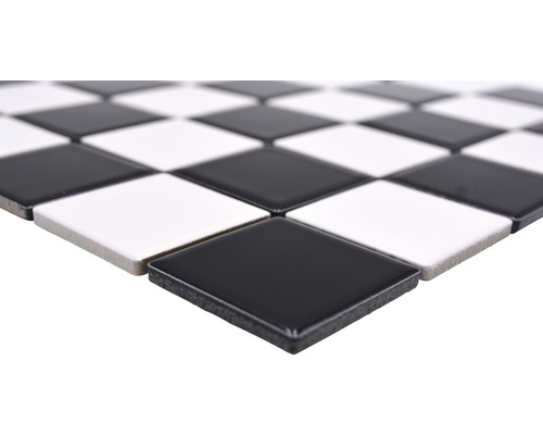 Mosaikfliesen mit Schachbrettmuster