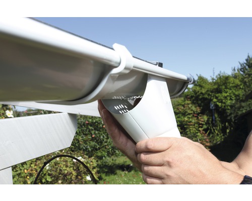 Installation eines Regenrinnen-Ablaufsystems