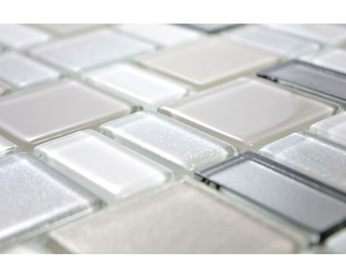 Nahaufnahme von Glasmosaikfliesen