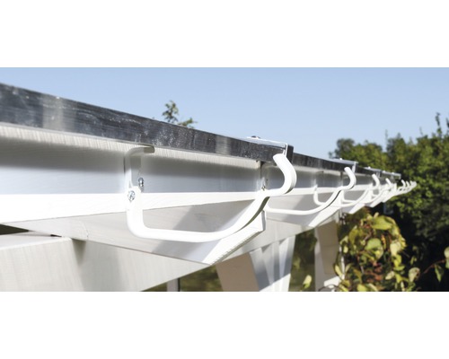 Dachrinnenhalterung an einem Gebäude