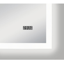 Vue détaillée d''un miroir avec affichage numérique de l''heure