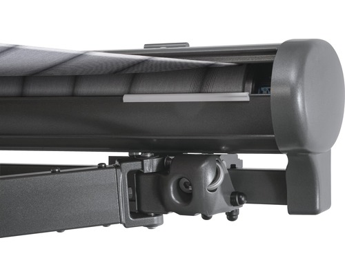 Detailansicht einer Markise mit Gelenkarm