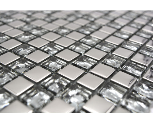 Gros plan de carreaux de mosaïque en verre et métal