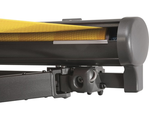 Detailansicht einer Markise mit Gelenkarm