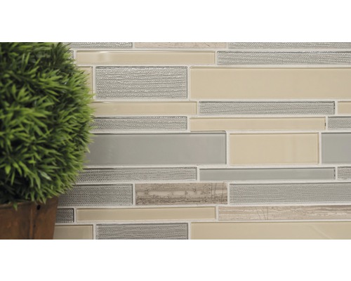 Mosaikfliese mit Glas- und Steinelementen