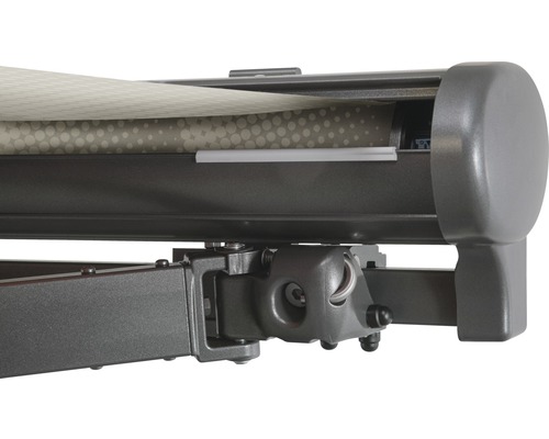 Detailansicht einer Gelenkarmmarkise mit Markisenstoff