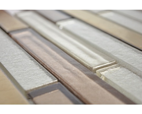 Gros plan d''une mosaïque avec des pierres de verre oblongues