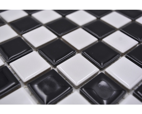Mosaikfliesen mit Schachbrettmuster
