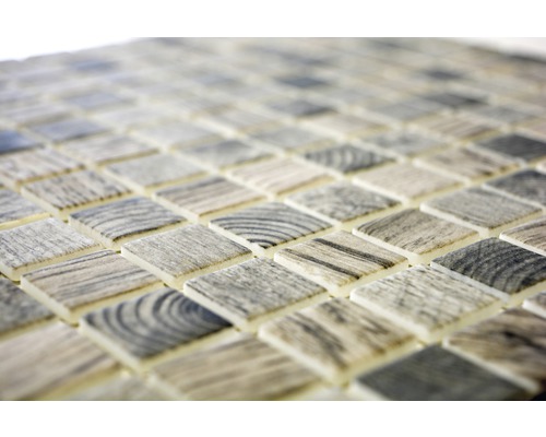 Mosaikfliesen in Holzoptik