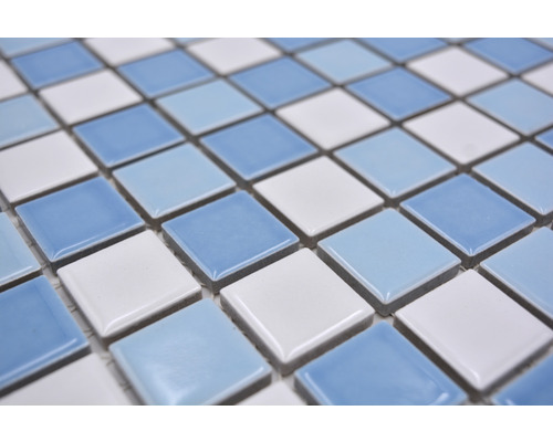 Mosaikfliese mit quadratischem Muster