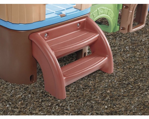 Gros plan sur les marches d''une cabane de jeu pour enfants