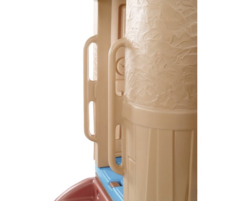 Vue détaillée d''une maison de jeu avec poignées et tour