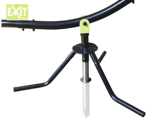 Gros plan d''une balançoire de jardin EXIT Toys avec trépied