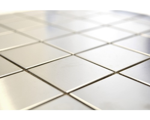 Carreaux carrés en métal en assemblage carrelé