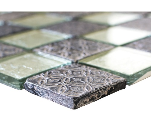 Gros plan de carreaux de mosaïque en verre et en pierre