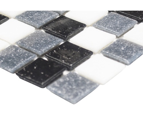 Mosaïque en verre avec des pierres carrées