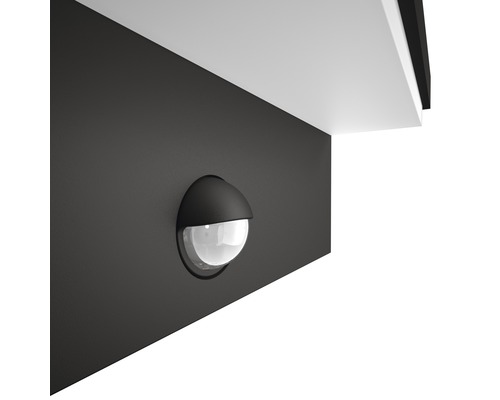 Wandleuchte mit Bewegungsmelder an einer Wand