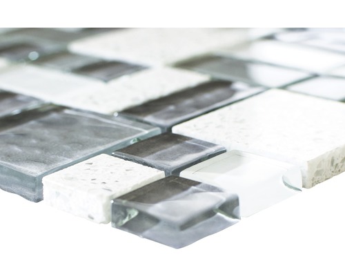 Gros plan d''une mosaïque en verre et en pierre