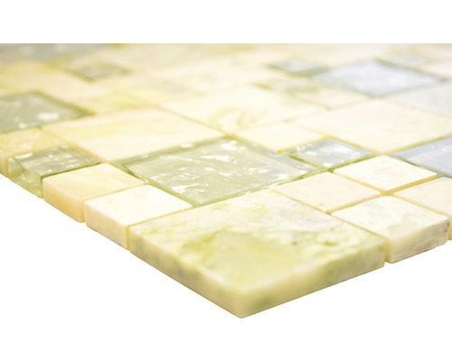 Mosaïque avec éléments carrés.