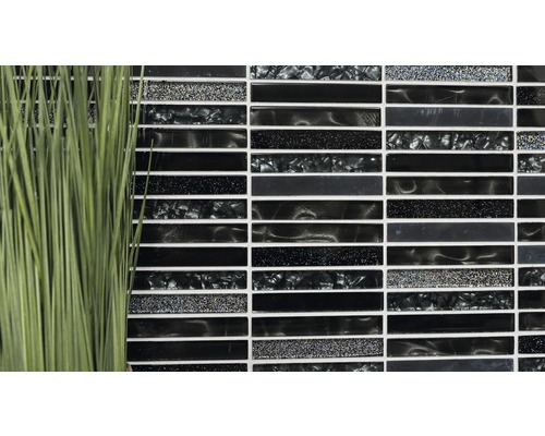 Mosaïque décorative avec des éléments noirs allongés