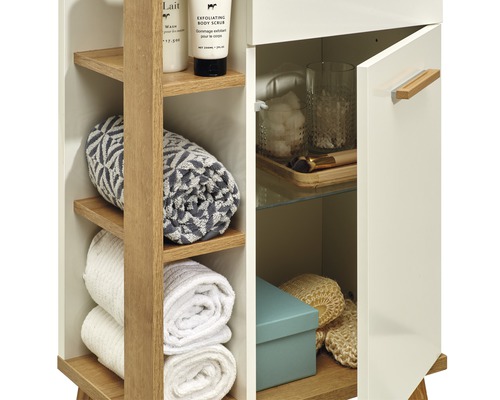 Meuble de salle de bain avec étagères, serviettes et accessoires de bain