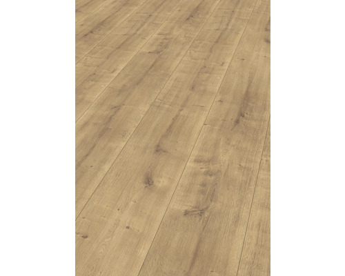 Verlegter Laminatboden im Holzoptik Design.