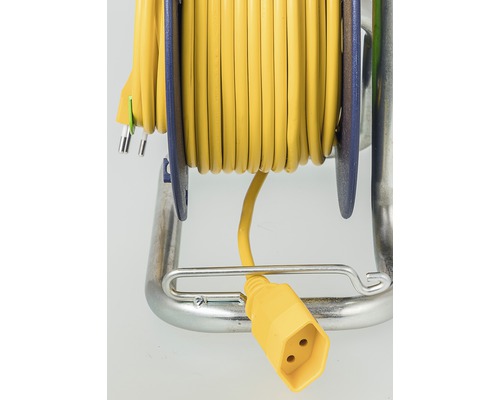 Verlängerungskabel auf Kabeltrommel mit Stecker