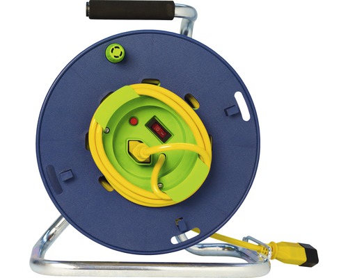 Kabeltrommel mit Stromkabel und Metallgestell