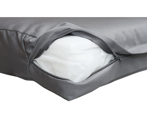 Gros plan d''un coussin d''assise d''extérieur gris avec fermeture éclair