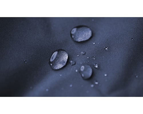Nahaufnahme von Wassertropfen auf wasserabweisendem Stoff