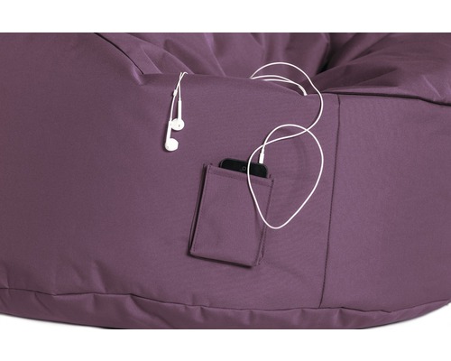 Gros plan d''un pouf violet avec poche, écouteurs et téléphone portable