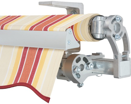 Vue détaillée d''un store banne avec tissu rayé et cadre en aluminium