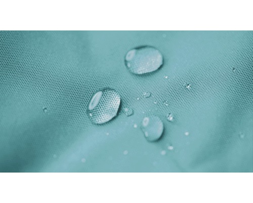 Nahaufnahme von Wassertropfen auf wasserabweisendem Stoff