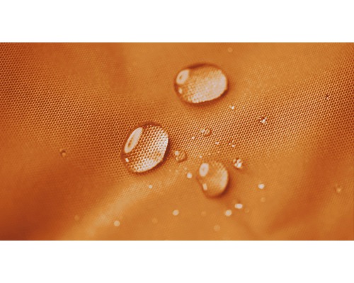 Gros plan de gouttes d''eau sur un tissu hydrofuge