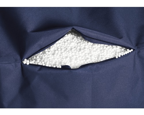 Detailansicht eines Sitzsacks mit Reissverschluss und Füllung aus Polystyrolkügelchen