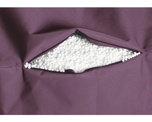 Gros plan d''un pouf avec une ouverture zippée ouverte, rempli de billes de polystyrène.