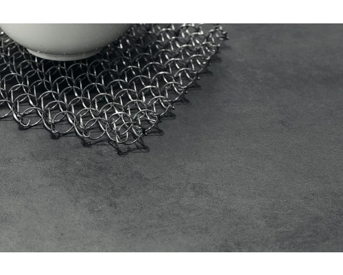 Topf auf Topfuntersetzer aus Edelstahl