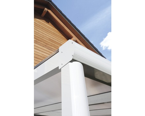 Vue détaillée d''un toit de terrasse avec poteaux et structure de toit