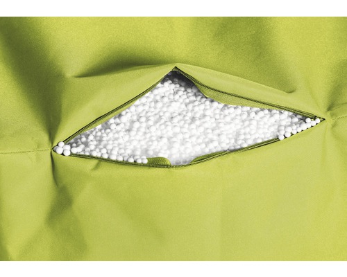 Grüner Sitzsack mit offenem Reissverschluss und Füllung aus weissen Polystyrolkugeln