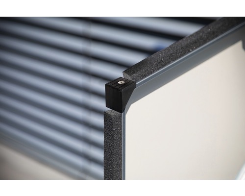 Detailansicht eines Regals mit Verbindungselement