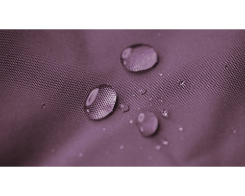 Gros plan de gouttes d''eau sur un tissu hydrofuge